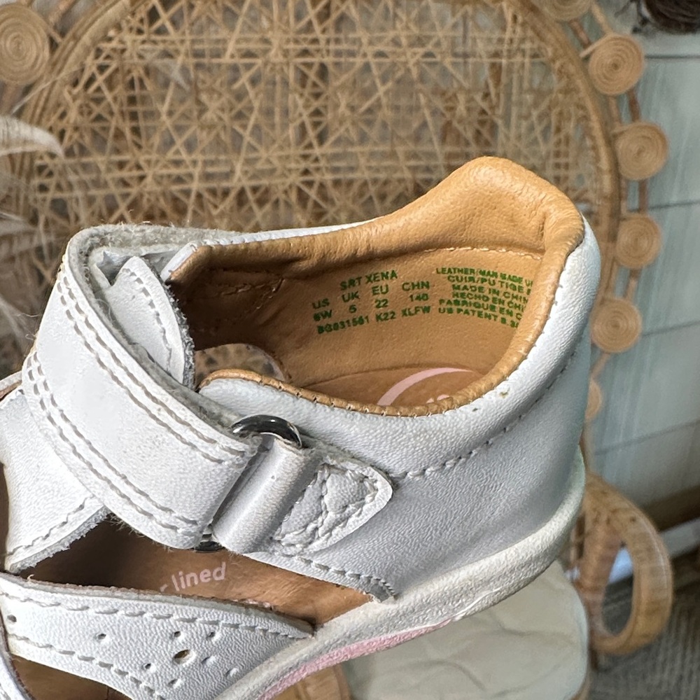 (5for$10) Stride Rite White Kids Sandals - Picture 3 of 7